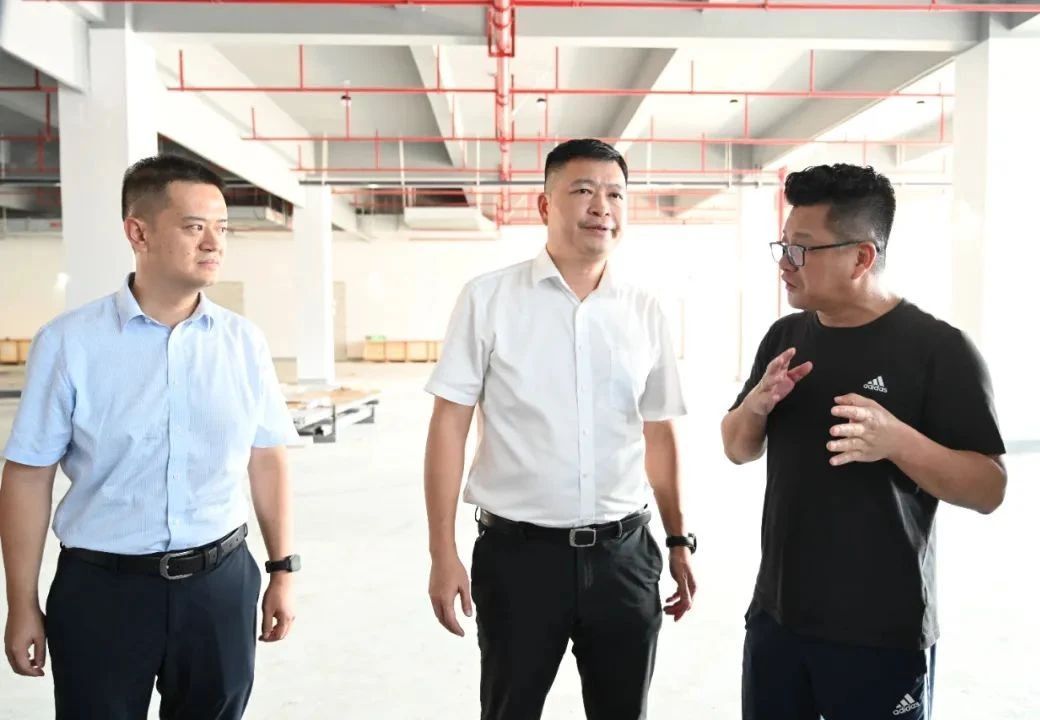  区委书记开展“十园千亿”项目专题调研
