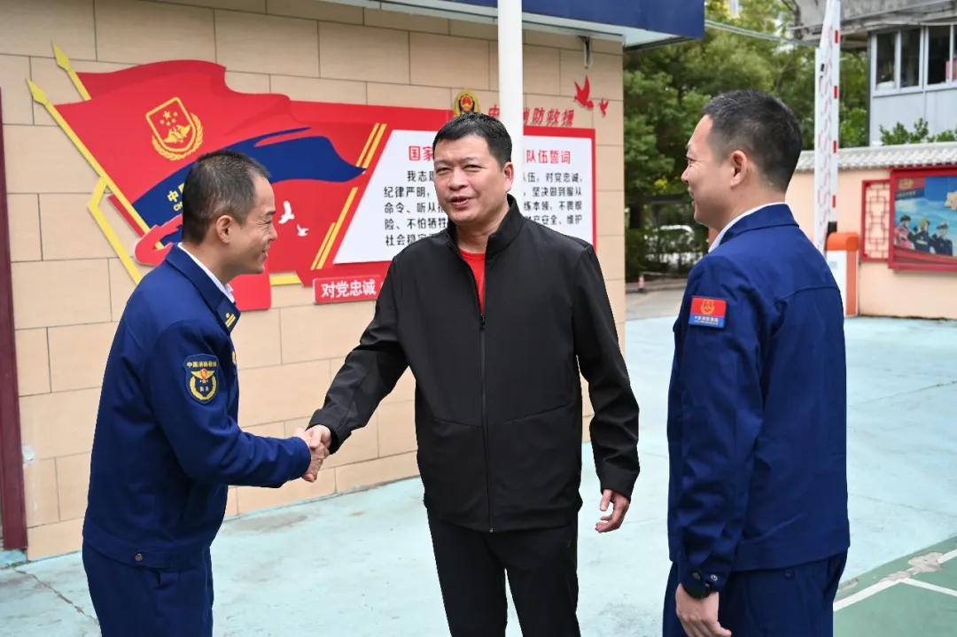 区委书记带队慰问并实地调研节日安全与服务保障工作